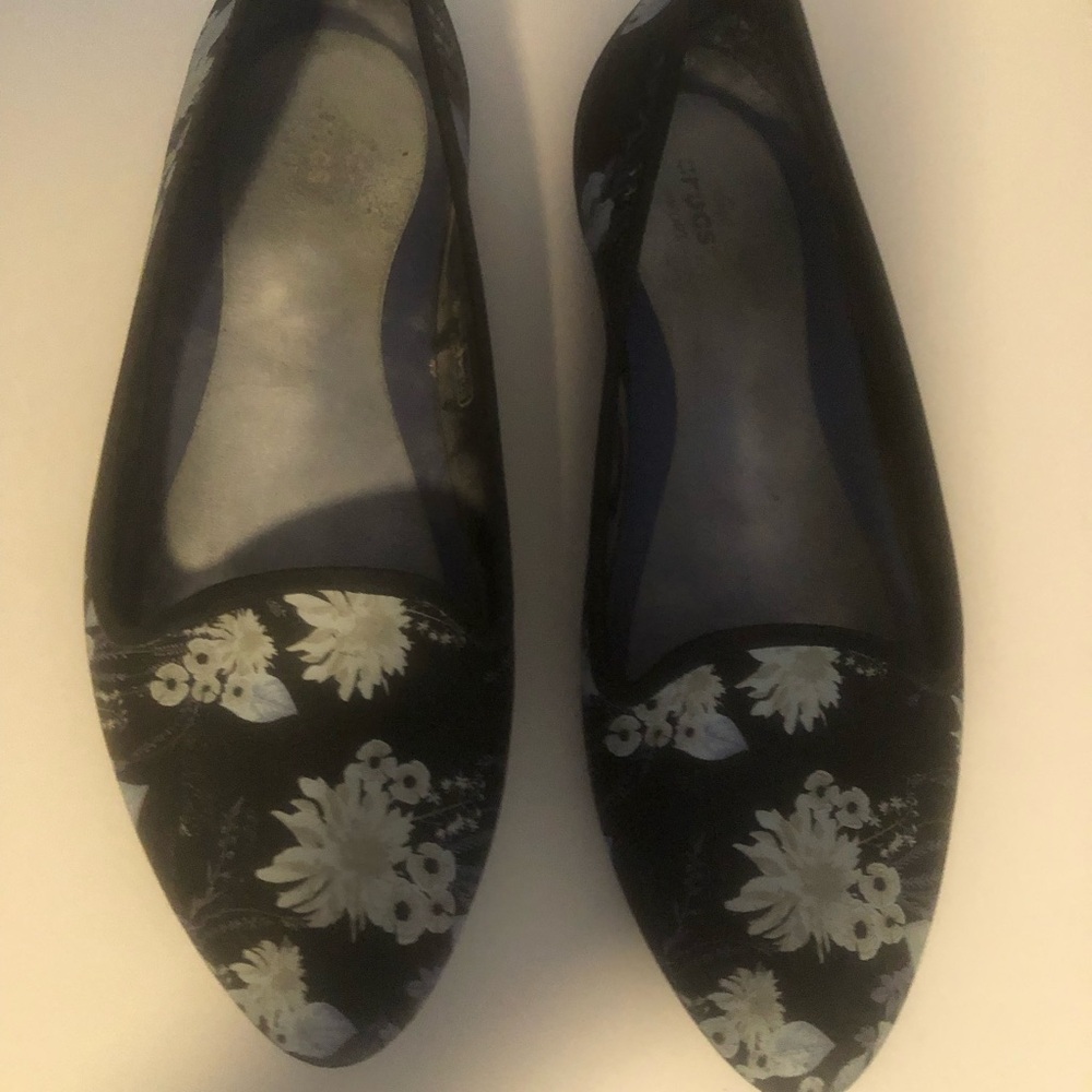 CROCS Black and White Flats Comfortable Loafers
